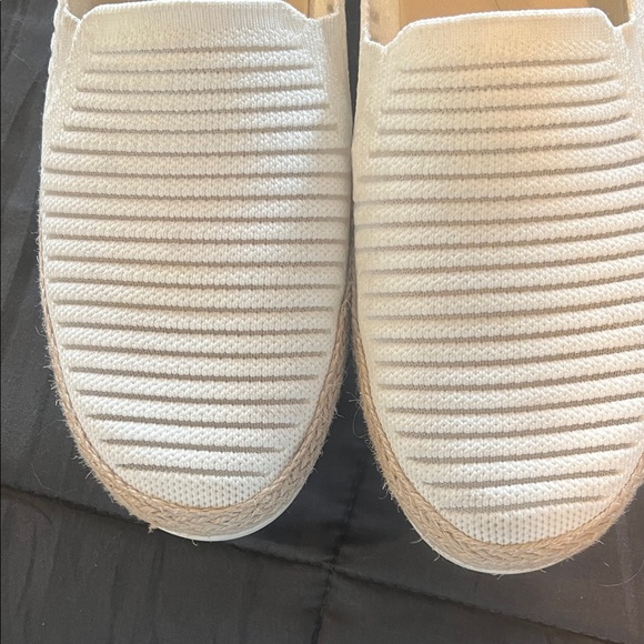 Bobs Memory Foam Cream Slip-On Shoes women’s - Picture 3 of 7